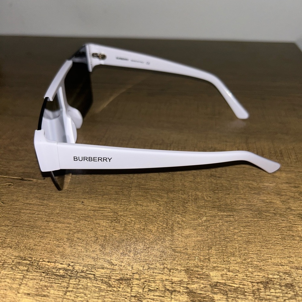 Men’s Burberry Sunglasses BE 4291 White Rectangle Sunglasses Burberry Lens - Picture 8 of 9